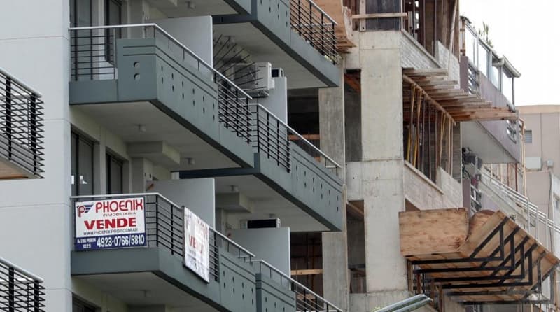 Mercado inmobiliario: la venta de casas y deptos continúan a la baja