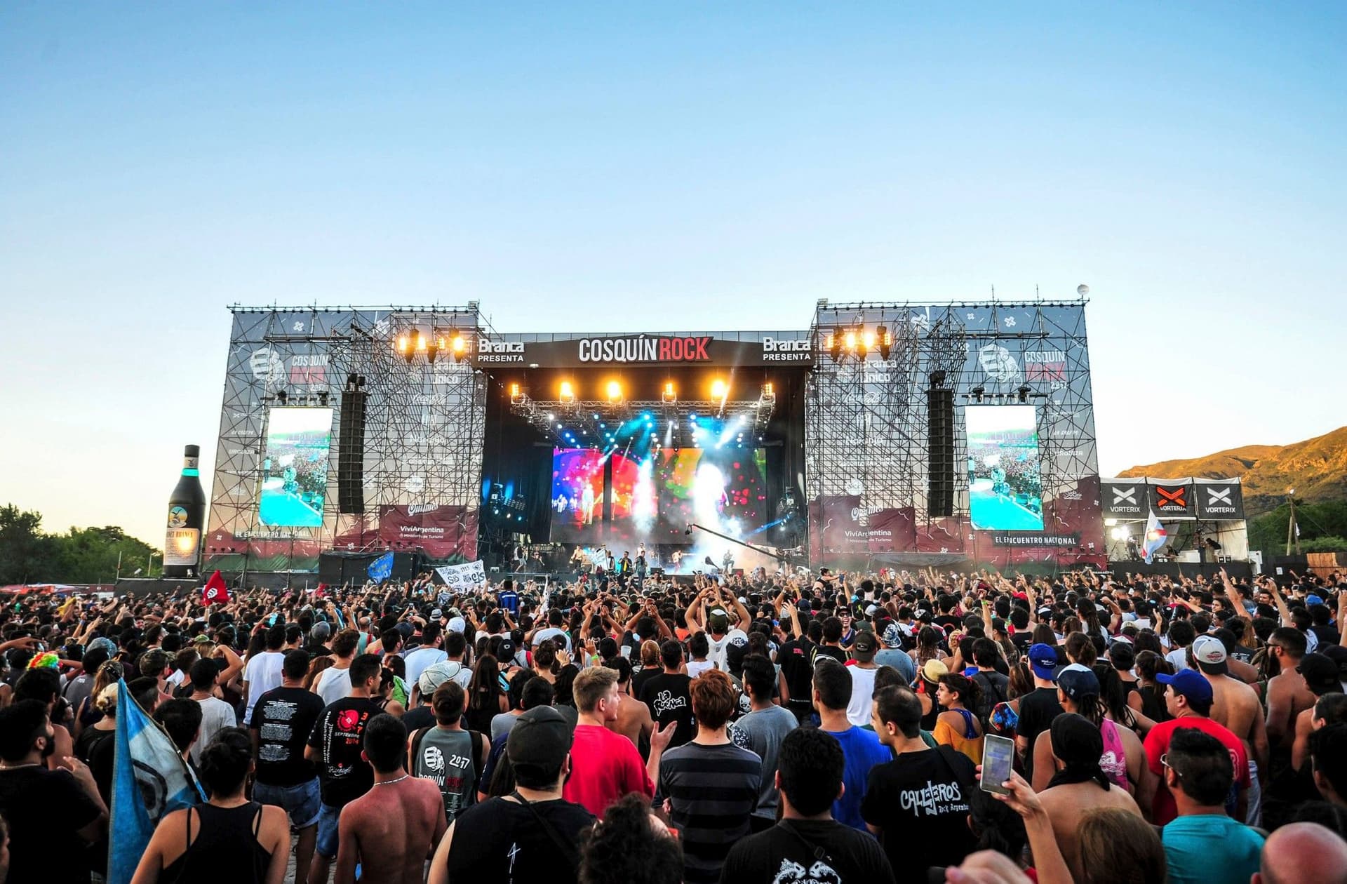 El Cosquín Rock se transmitirá en vivo a través de Flow: los canales