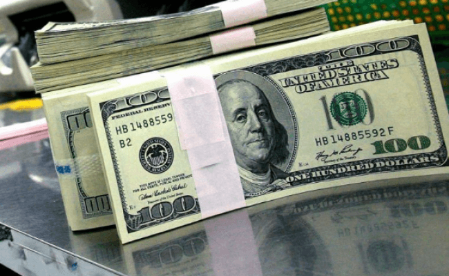 Mientras analizan nuevas medidas económicas, el dólar blue sigue trepando