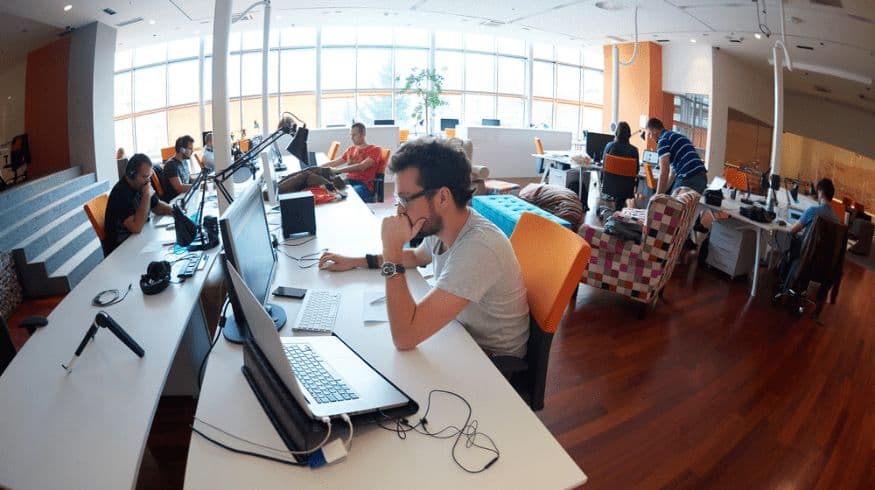 Atenti emprendedores: Llaryora anunció nueva línea de prestamos y duplicó los montos de créditos existentes