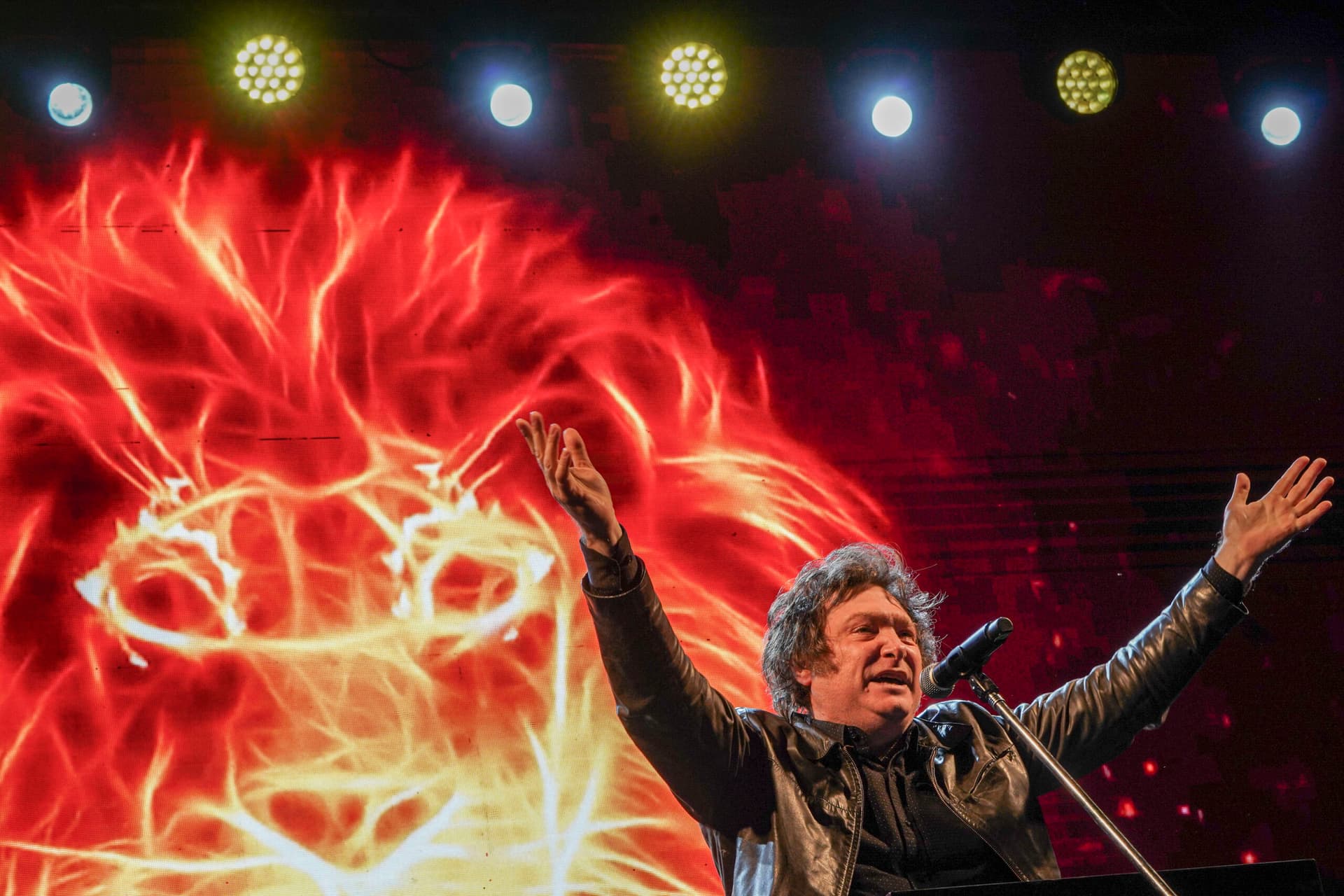 Milei sigue liderando en las redes sociales, pero “ya llegó a su techo”