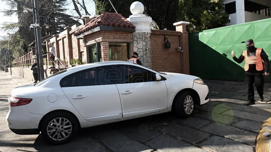 Tras renuncia de Guzmán el gobierno analiza una reestructuración del gabinete