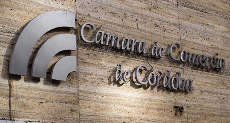 Cámara de Comercio alerta por el ataque del Gobierno a la Corte