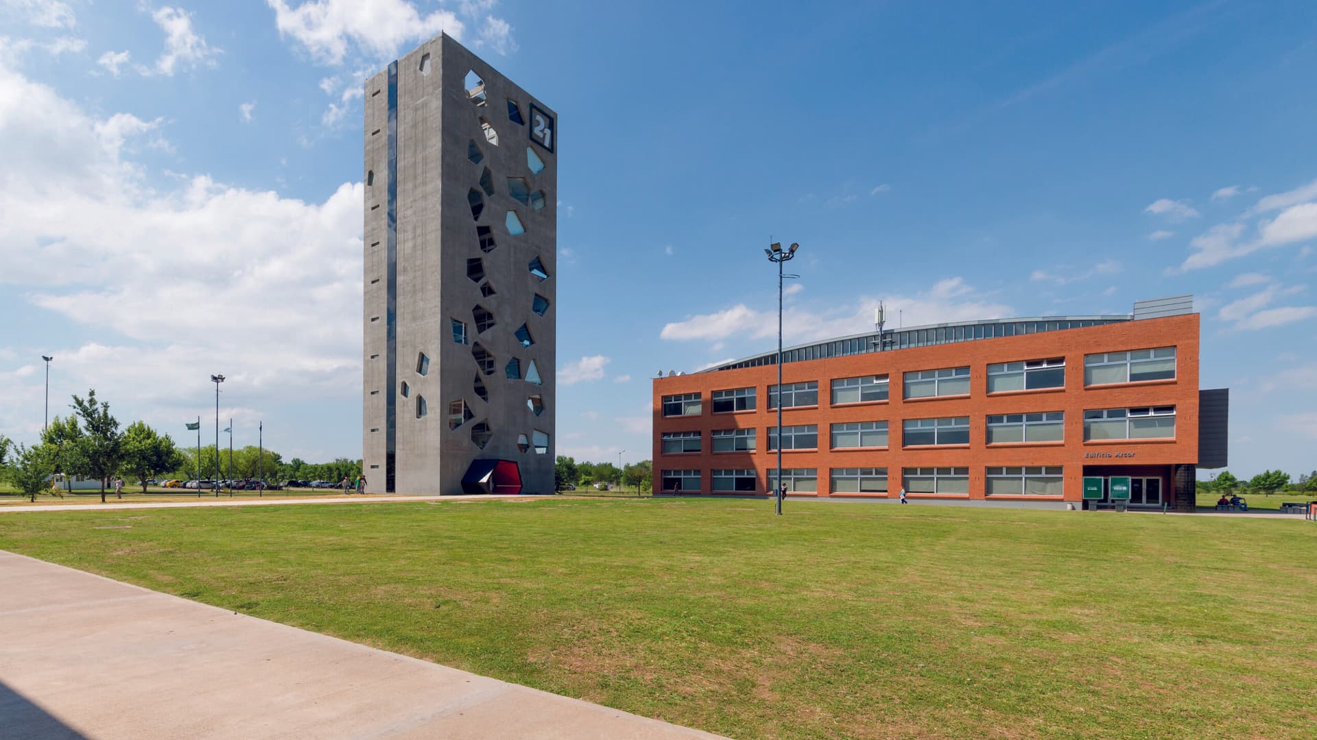 Especial aniversario: mano a mano con la rectora de Siglo 21 y el futuro de la educación