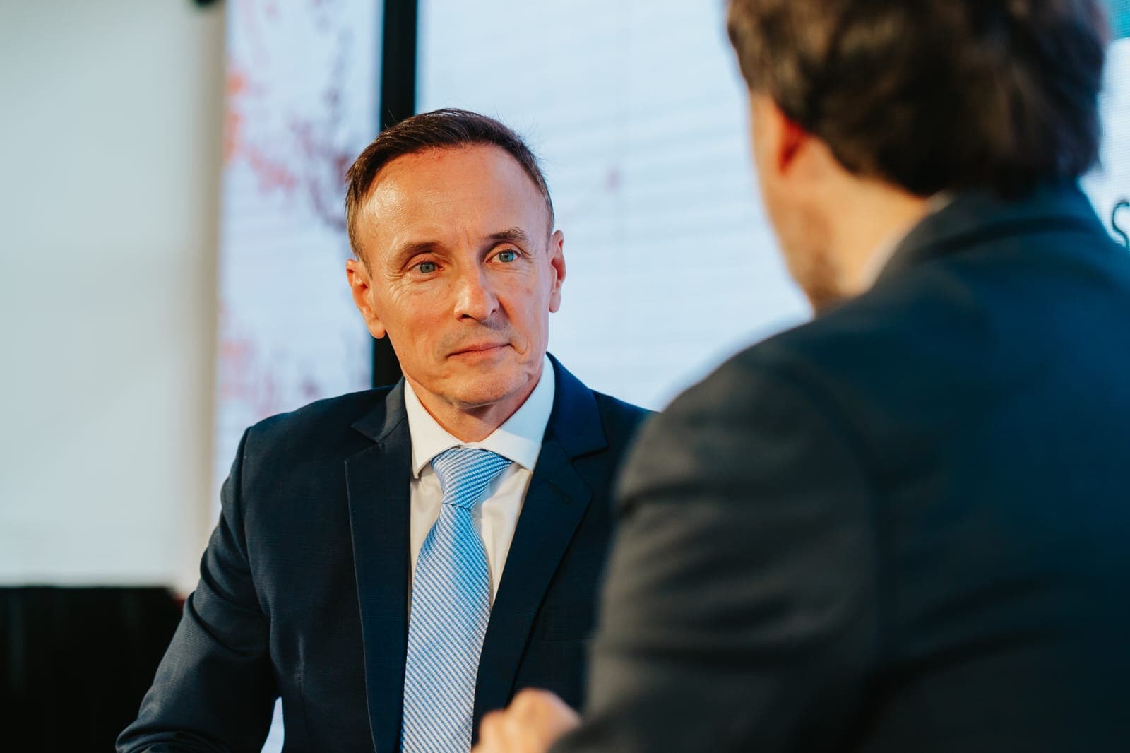 Bono: «es imprescindible que la economía esté sana, no puede vivir con un pulmotor»