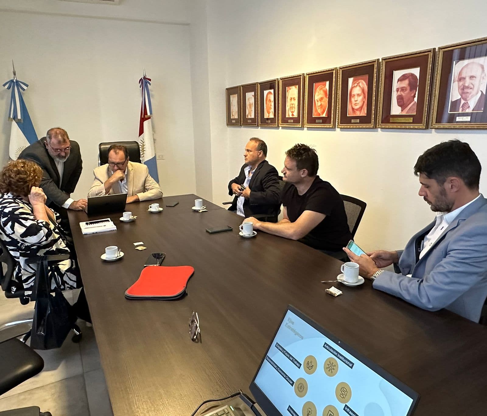 El Clúster de la Construcción planteó los desafíos del 2024 ante el Ministro de Producción