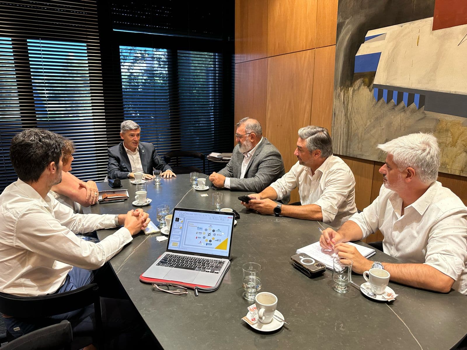 El clúster de la construcción se reunió con Passerini para potenciar el sector