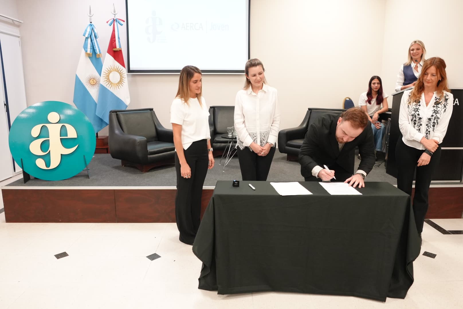 AutomatIzA: AJE y AERCA impulsan la era de la IA y la automatización empresarial