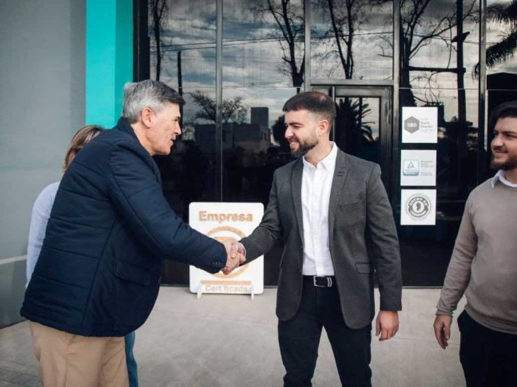 Passerini visitó la fábrica de Pinturas Paclin, la cordobesa certificada como «Empresa B»