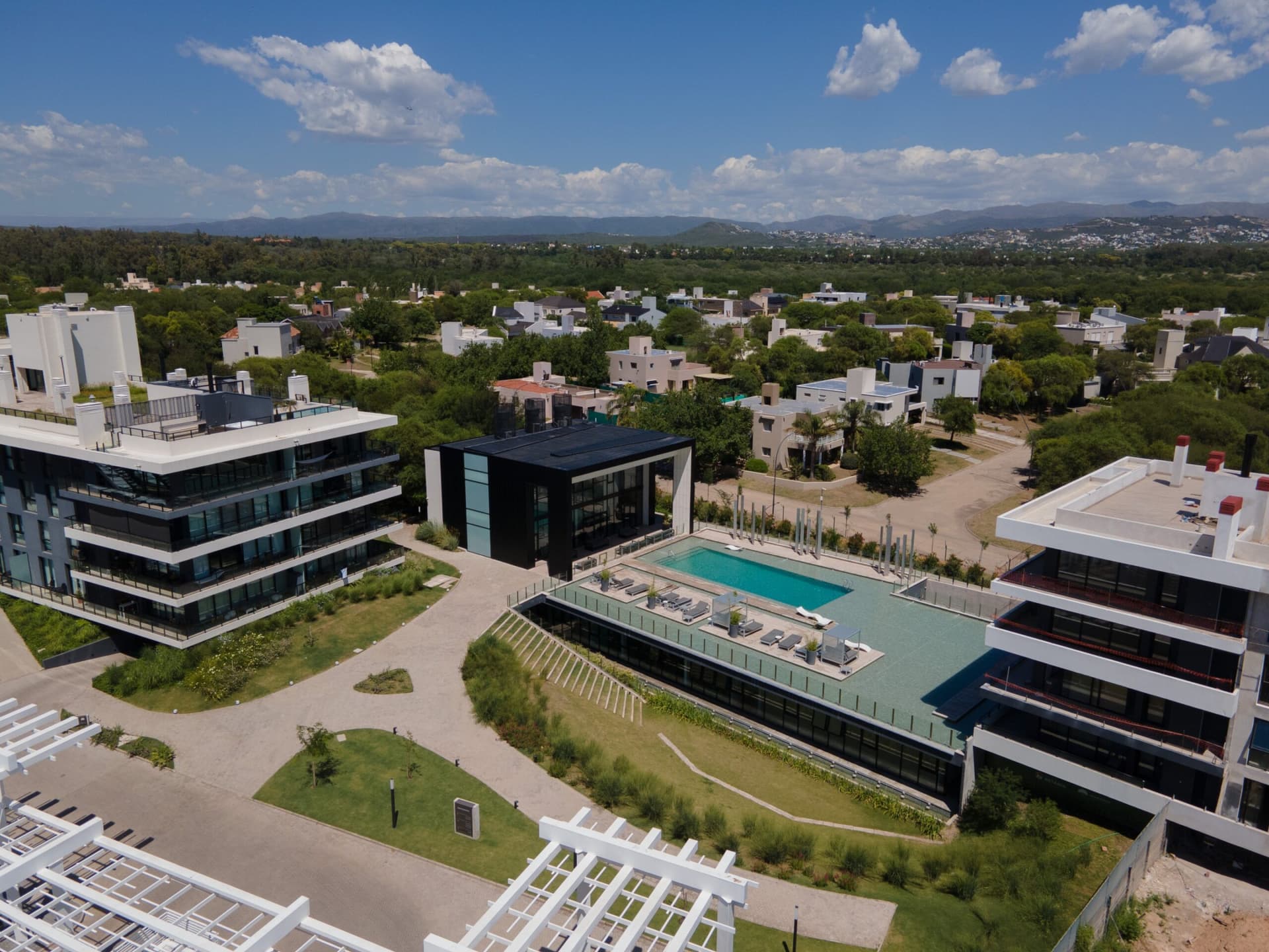 Grupo Betania inaugura nueva torre en Greenpark y lanza comercialización de Torre IV en Valle Escondido