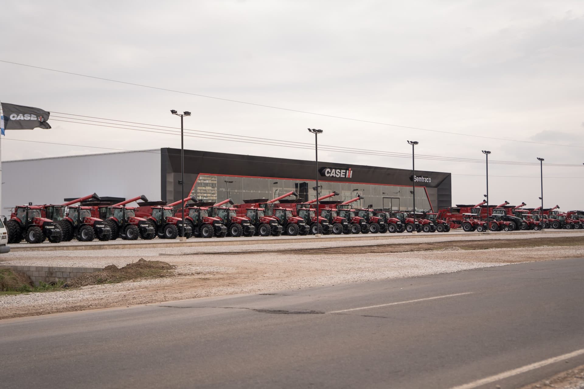 Con inversión de US$ 4.5 M, Semtraco inaugura concesionario de Case IH en Monte Maíz (el más grande de Latam)