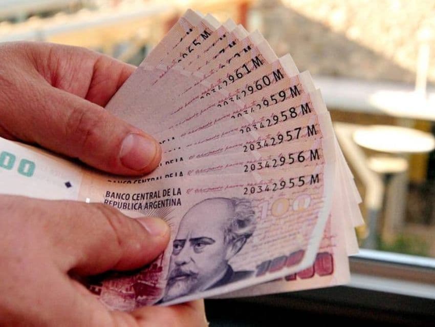 Desinflación y competitividad, los desafíos del «super peso» argentino según Cavallo