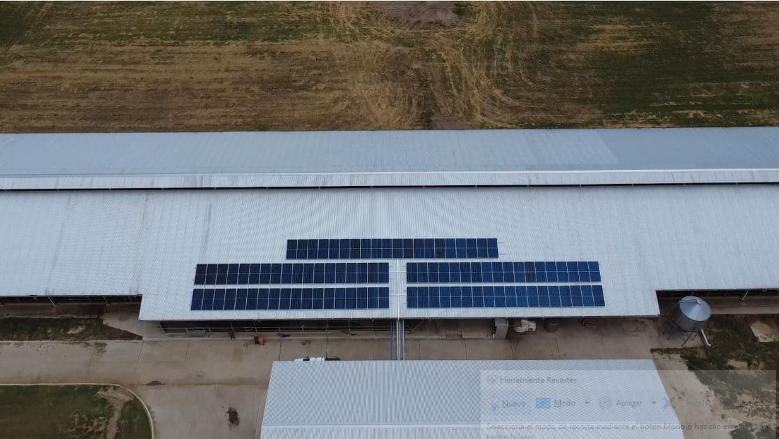 Manfrey se apoya en paneles solares para dar energía a sus tambos robotizados