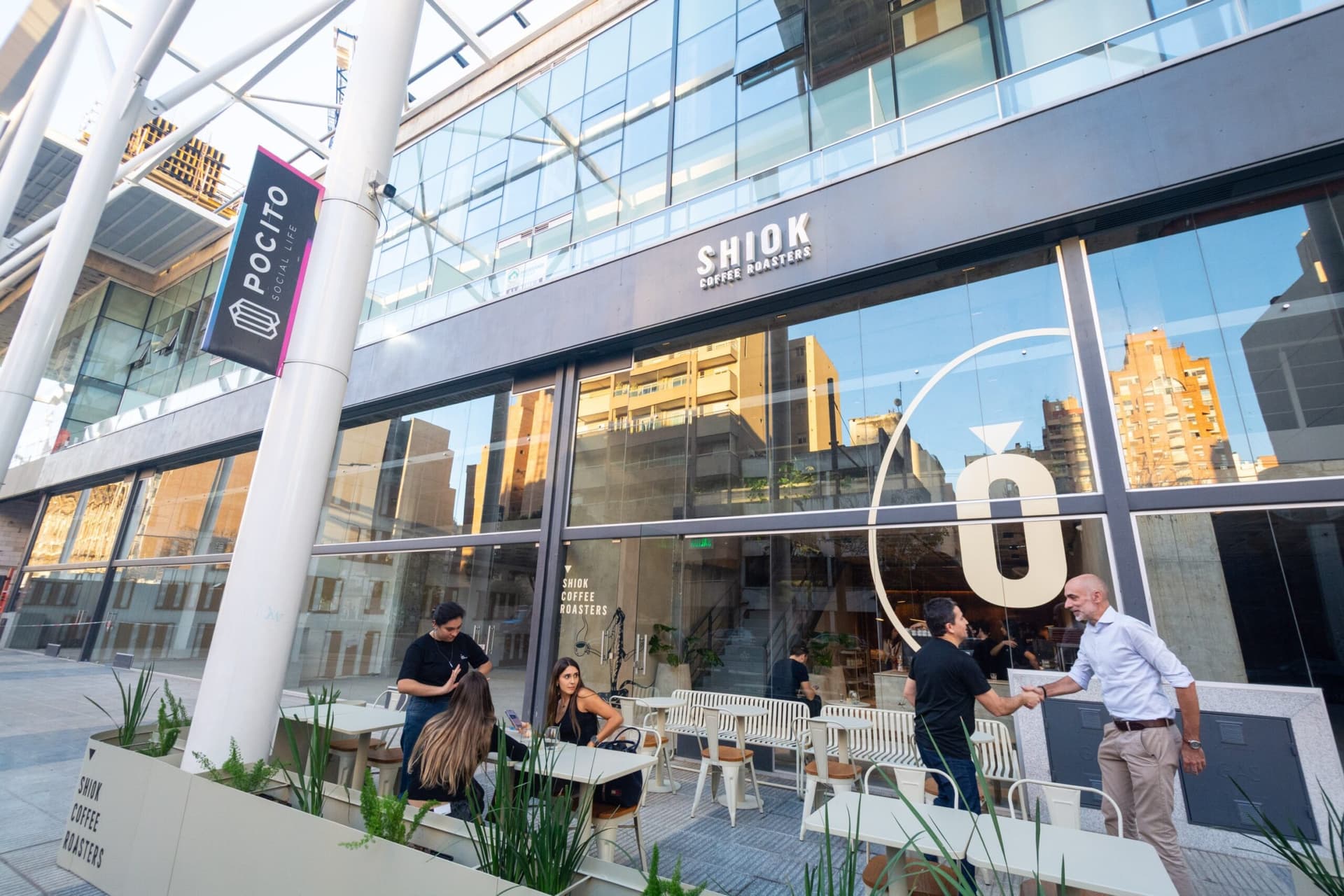 Shiok abrió sus puertas en Pocito, el primer local comercial del megaemprendimiento