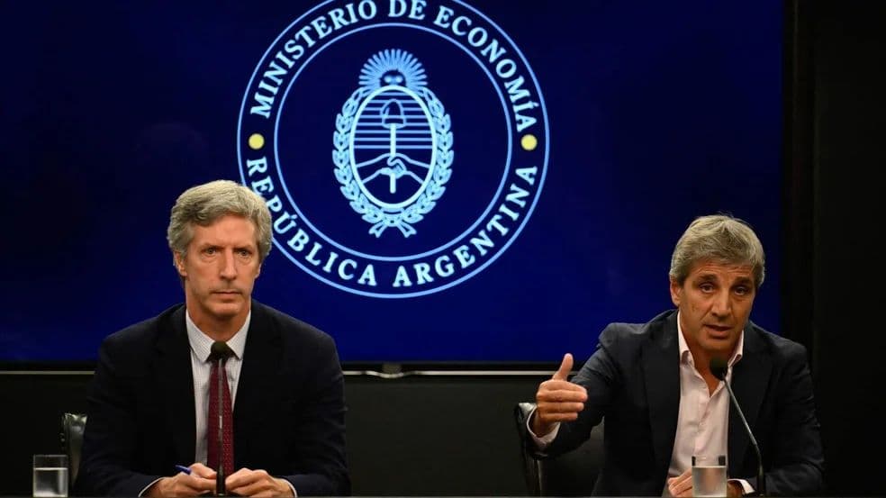 Para analista, el anuncio sobre ahorros en el colchón «apunta a una dolarización de hecho»