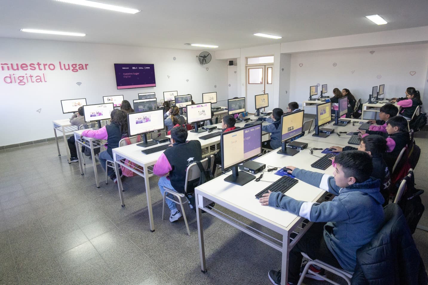 Telecom inauguró Nuestro Lugar Digital, un espacio de formación digital en Córdoba