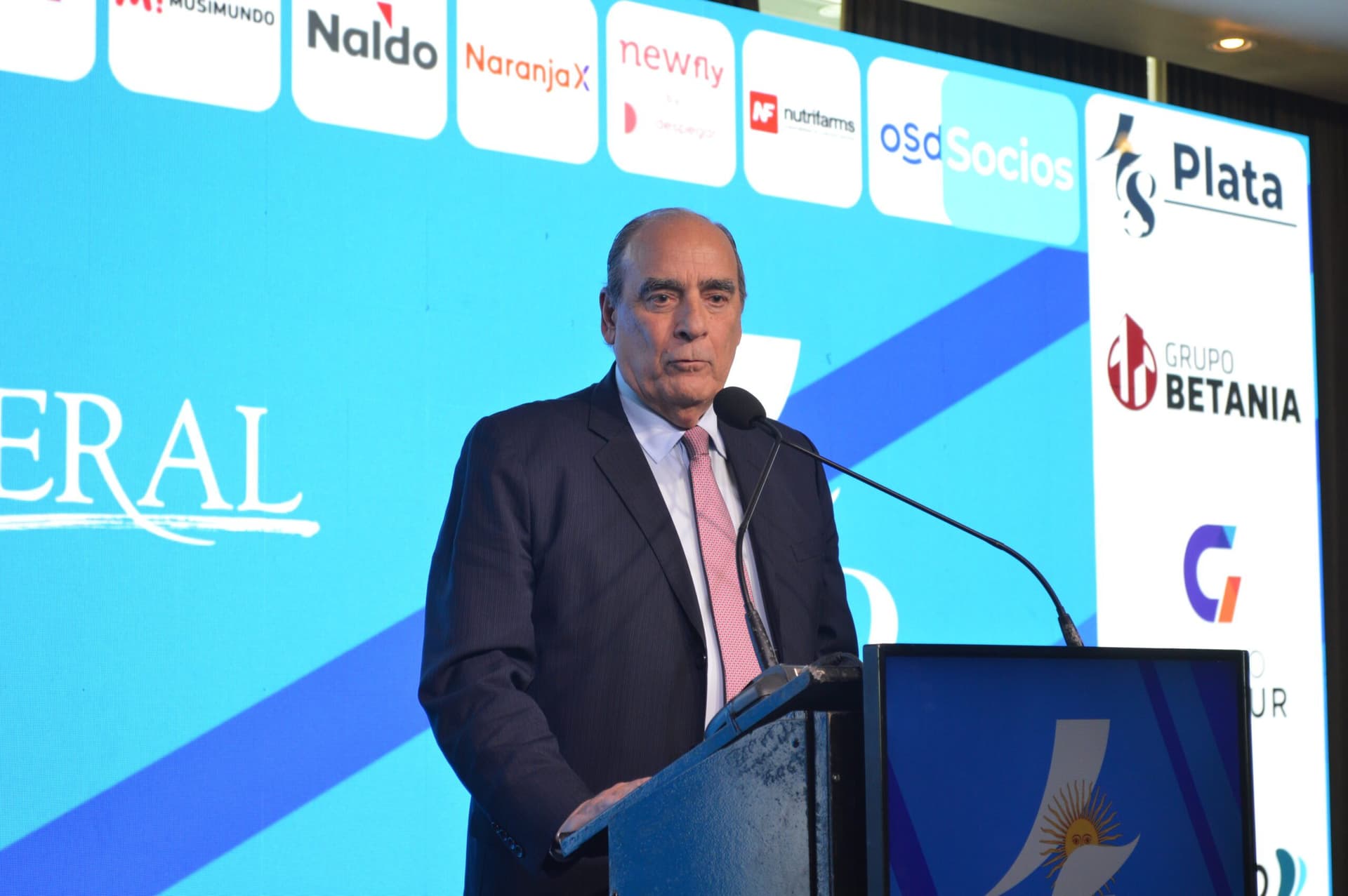 Francos, durísimo contra los gobernadores: “no nos moveremos un ápice del superávit fiscal”