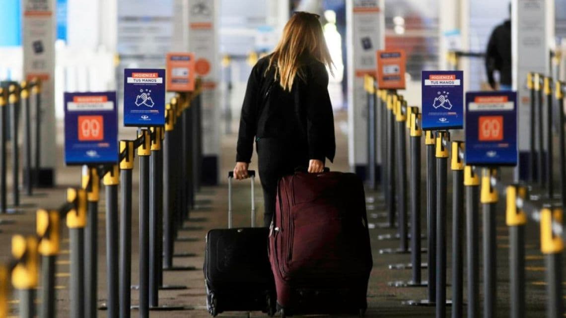 Dato del INDEC expone la crisis del turismo: por cada viajero que entró, dos argentinos salieron del país