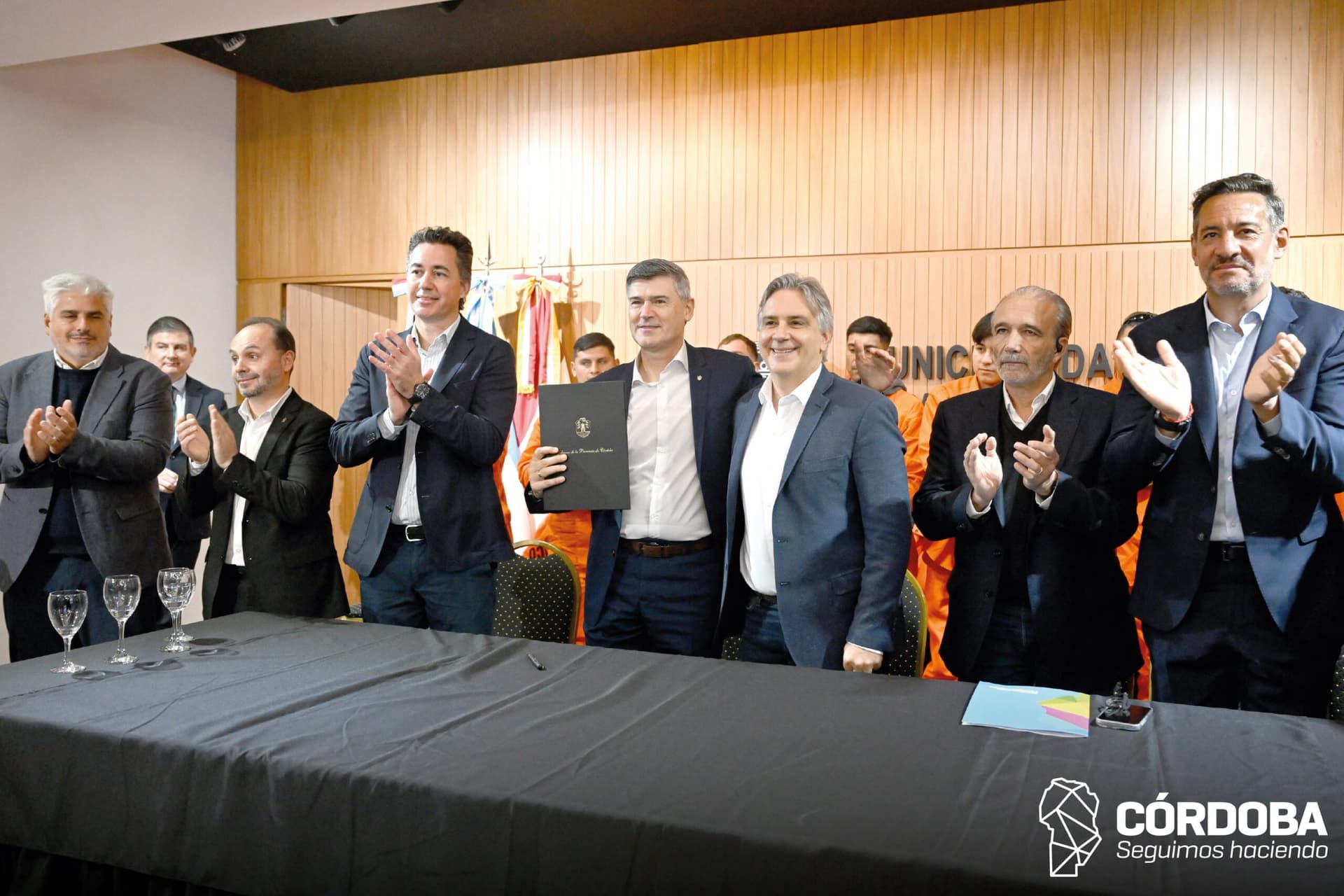 Llaryora y Passerini anunciaron el ensanche y la iluminación del Camino San Antonio