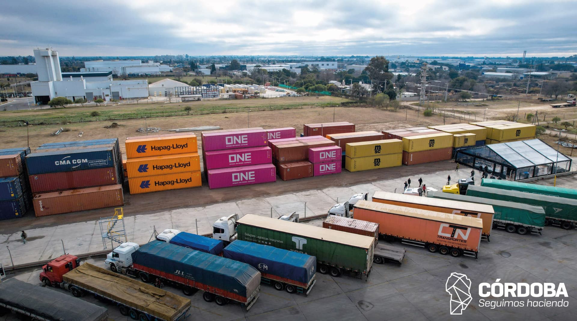 Llaryora anunció la rebaja a cero de Ingresos Brutos para empresas logísticas que den a Córdoba beneficios al transporte aéreo o marítimo