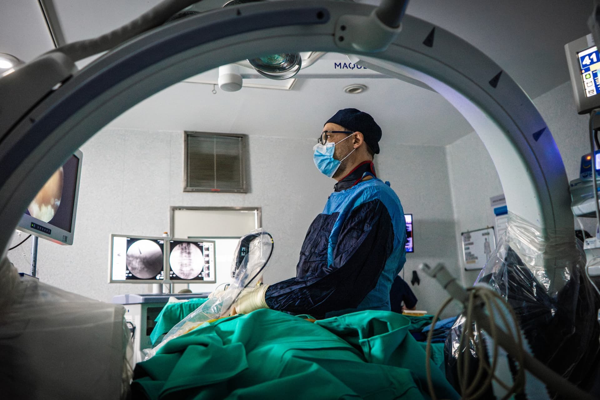 Cirugía endoscópica de columna: innovación y recuperación rápida en Hospital Privado