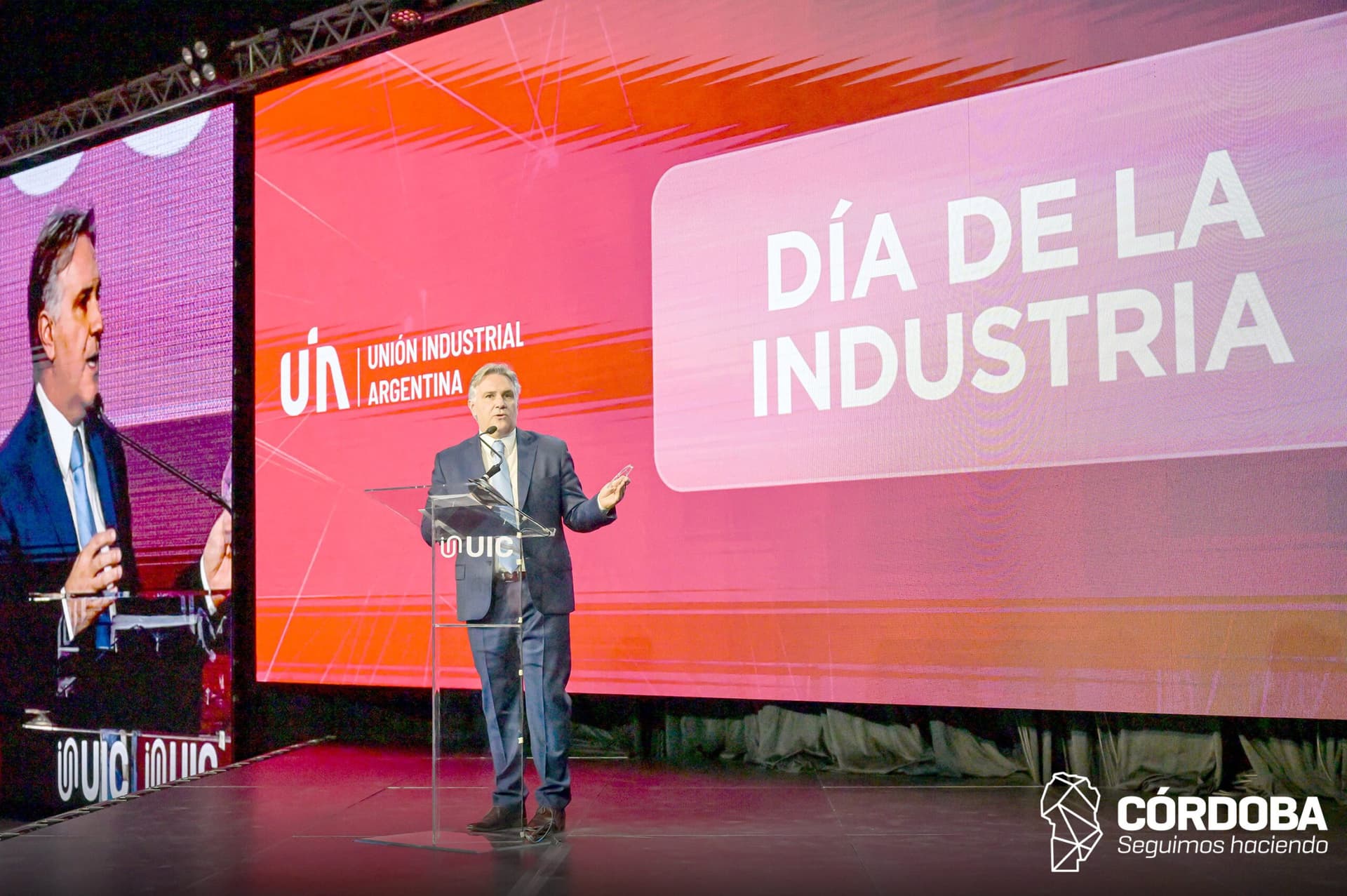 Llaryora anunció que eliminará los Ingresos Brutos a la industria