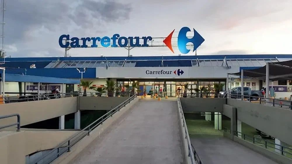 Mientras enfrenta rumores de venta Carrefour se expande: compró cadena de supermercados