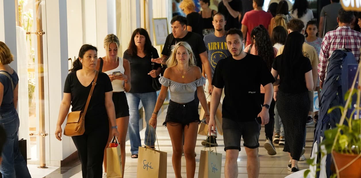 Clase media argentina en picada: menos acceso a vivienda, ahorro y consumo