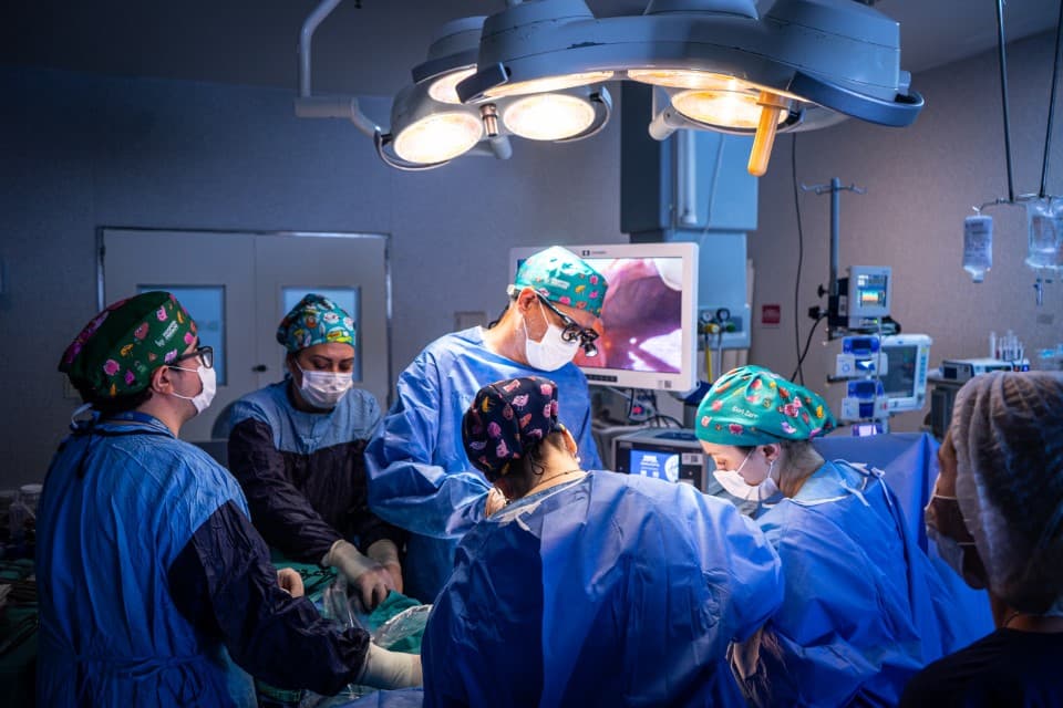 El Hospital Privado de Córdoba marca un hito: primer trasplante hepático con donante vivo por vía laparoscópica en Argentina