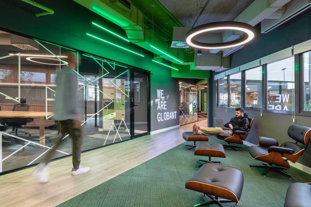 Luz de alarma entre tecnológicas: reportan caída en las expectativas de empleo del sector