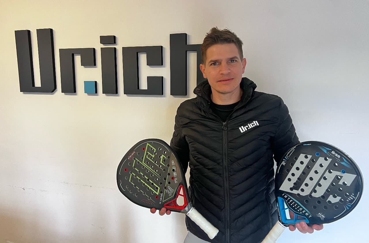 Pádel: la historia del cordobés que fabrica paletas en Carlos Paz y abrió fábrica en España