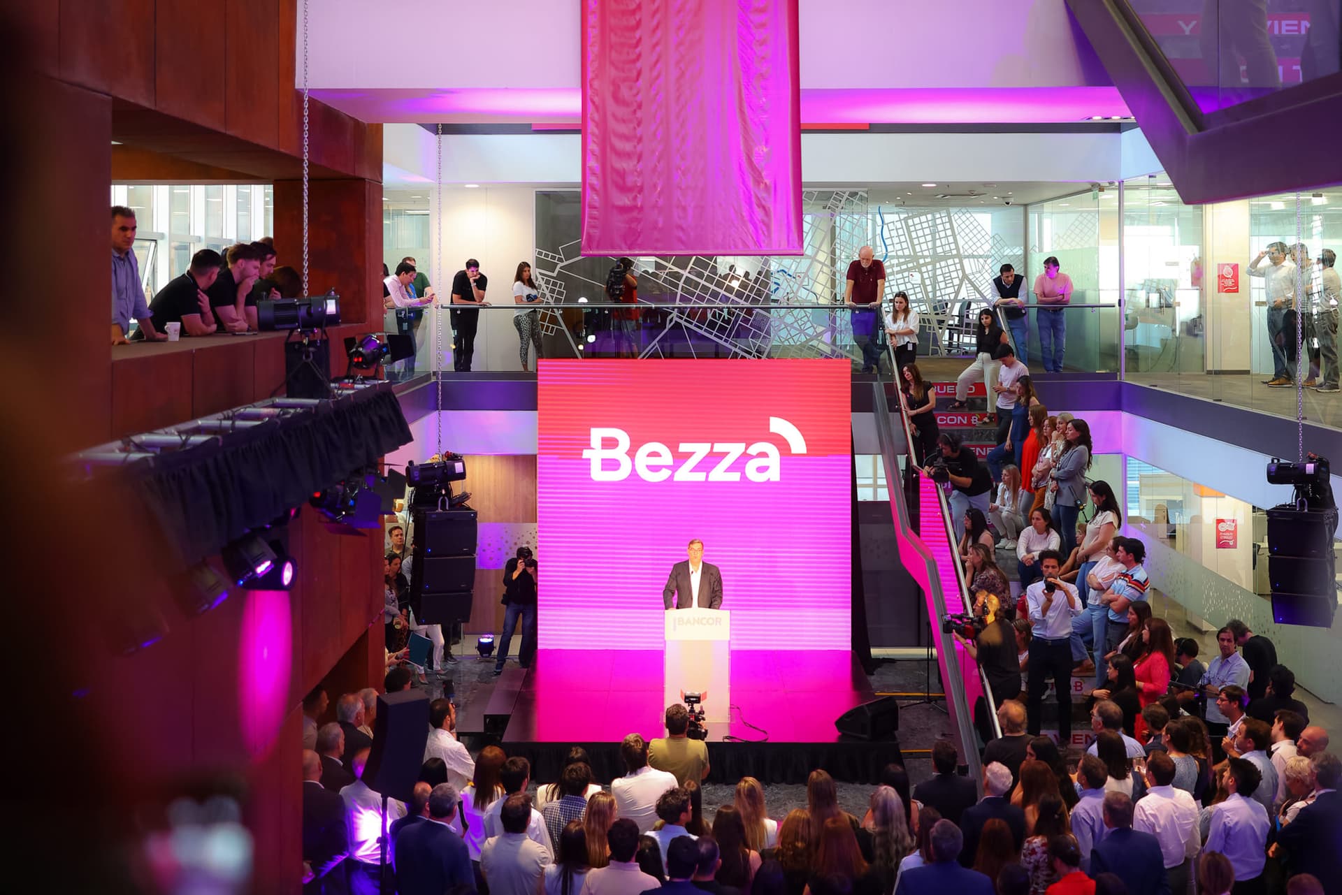 Bancor se sube al mundo fintech y lanza Bezza, la billetera virtual que busca captar a 400 mil usuarios